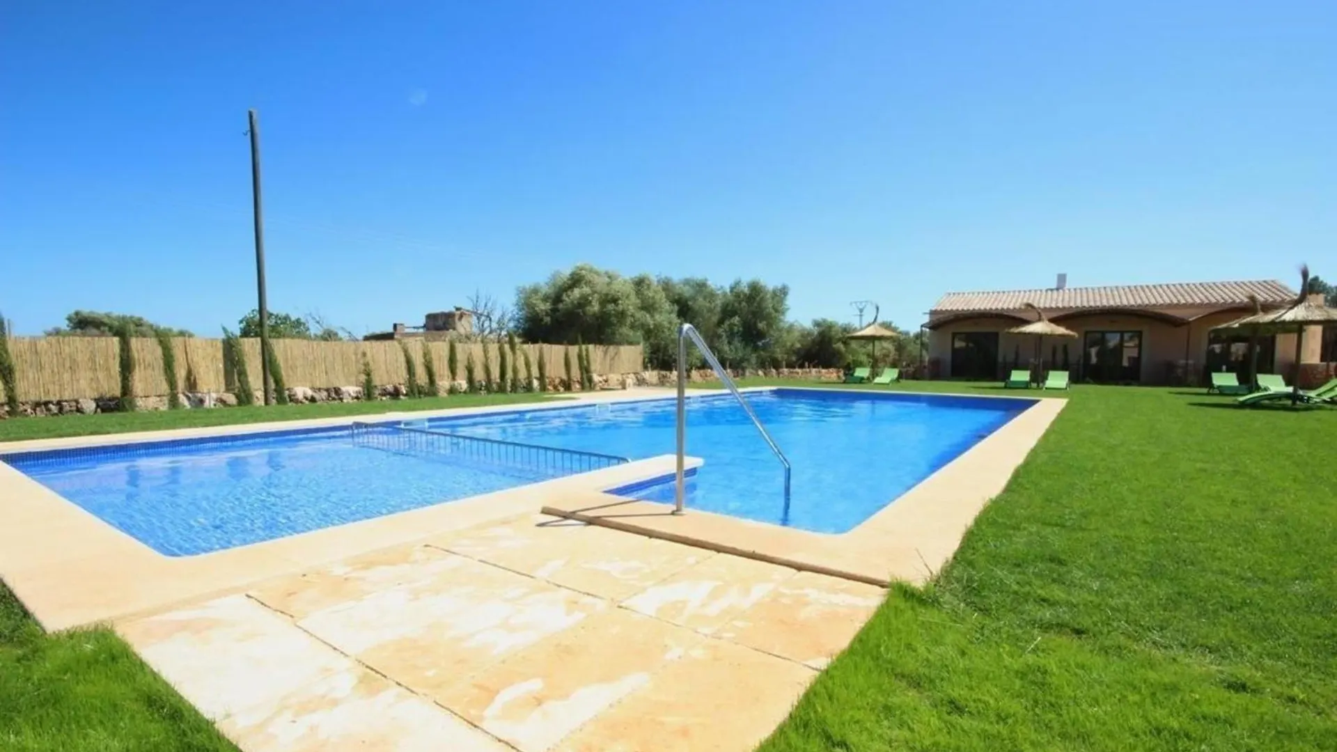 Wohnung Mit Pool, Garten, Terrasse Und Grill Campos Apartman